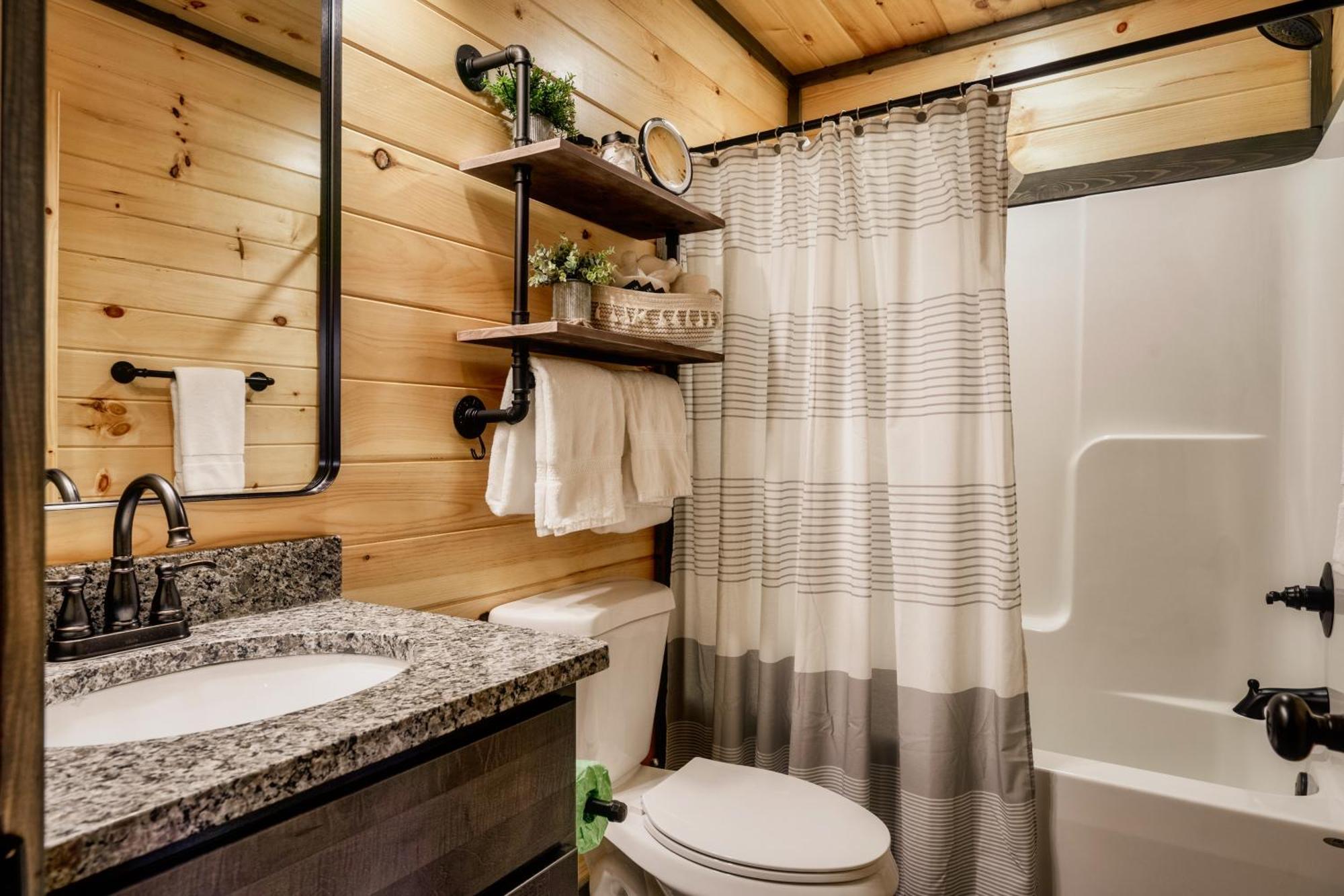 Mountainscape - Brand New Cabin W Views - Hottub - Firetable - Ps5 - Pooltable - 3 Pools Gatlinburg Ngoại thất bức ảnh