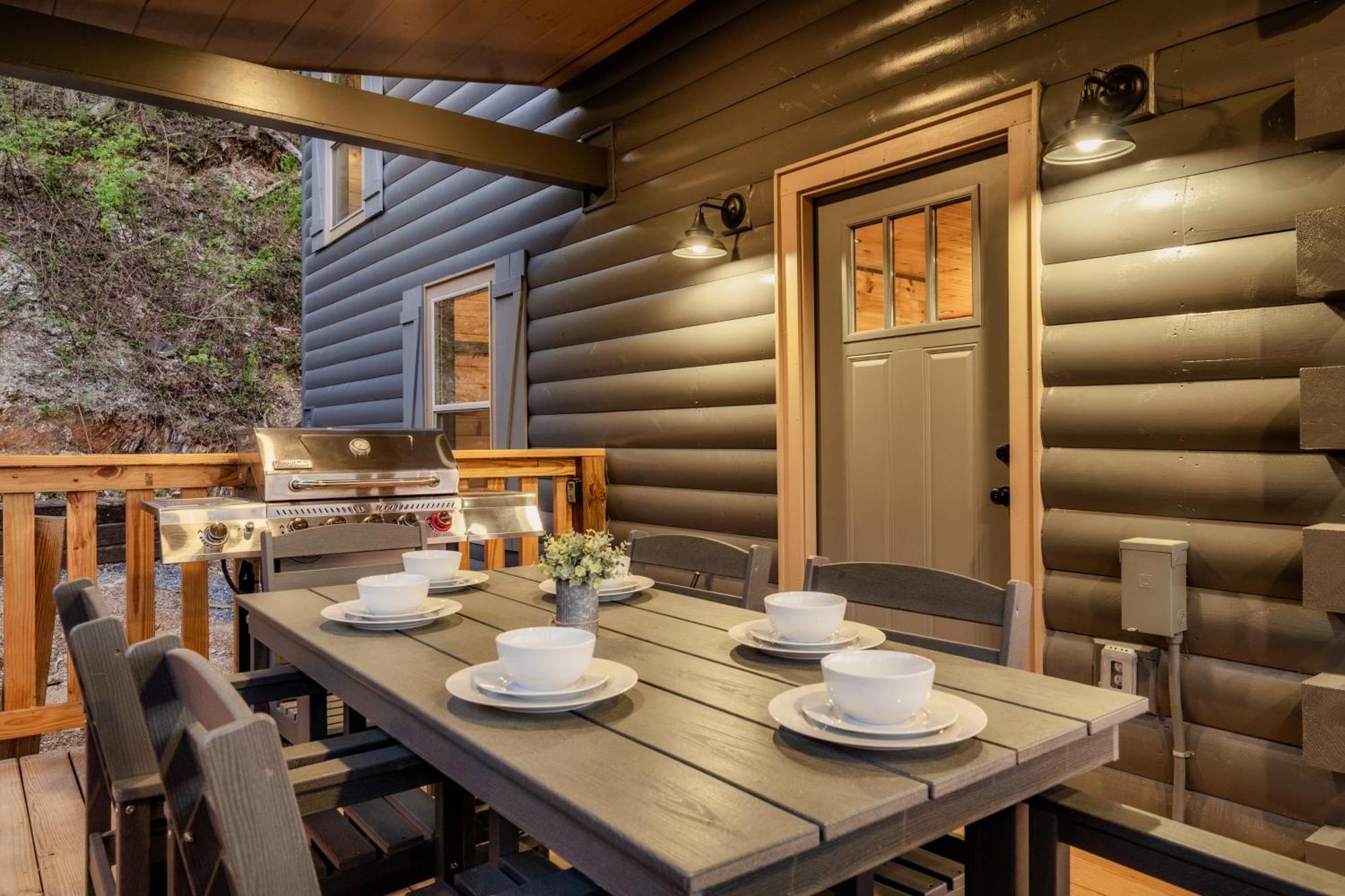 Mountainscape - Brand New Cabin W Views - Hottub - Firetable - Ps5 - Pooltable - 3 Pools Gatlinburg Ngoại thất bức ảnh